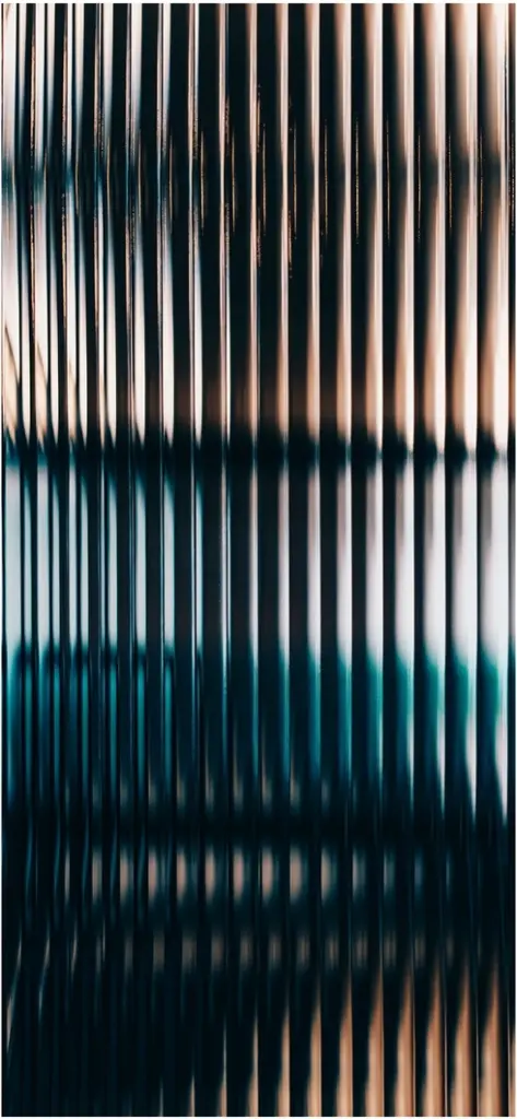 abstrakte metallische streifen in licht und farbe