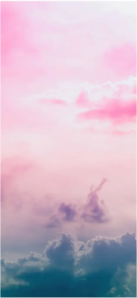 aetherischer himmel mit rosa und blauen wolken