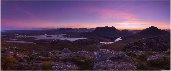 atemberaubende landschaft im sonnenuntergang der highlands