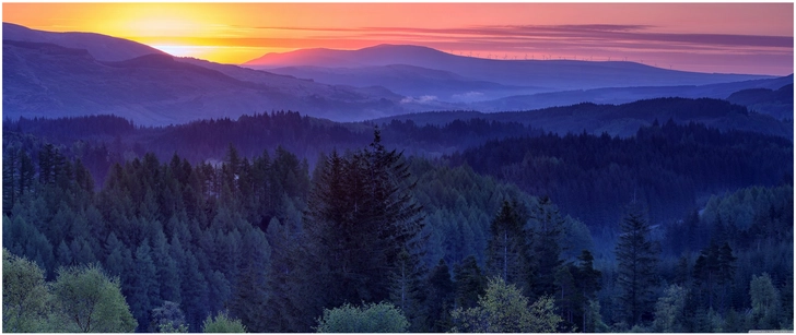 atemberaubende landschaft mit sonnenaufgang in schottland