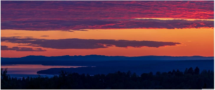 atemberaubender sonnenuntergang ueber malerischer landschaft