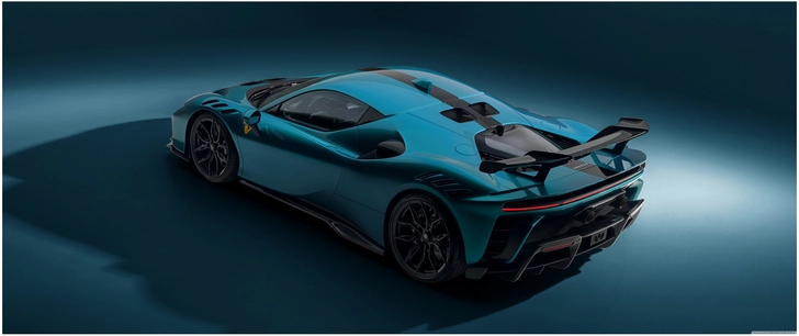 auffaelliger blauer hybrid supercar im fokus