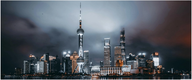 beeindruckende skyline von shanghai in abenddaemmerung
