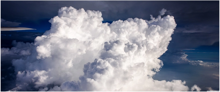 beeindruckende wolkenformationen aus der luft