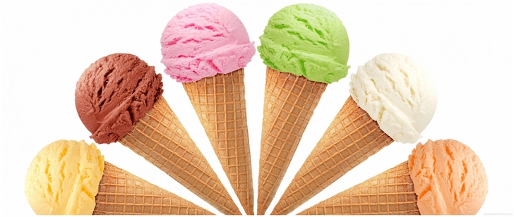 bunte eiscreme auswahl in waffelhoernchen