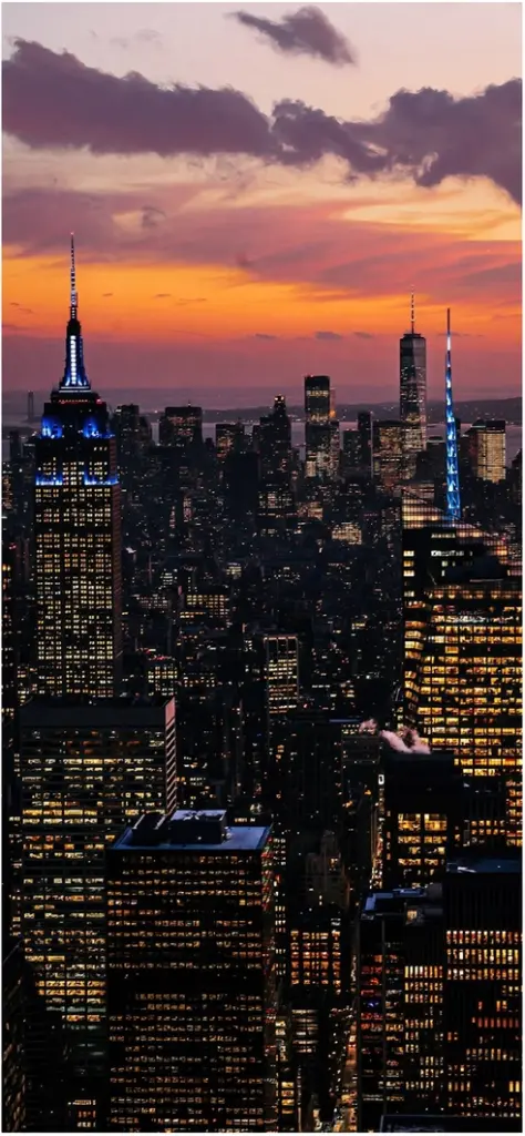 daemmerung ueber new york skyline mit hochhaeusern