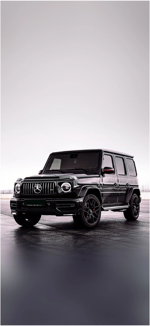 elegante-schwarze-mercedes-g-klasse-in-urbaner-umgebung