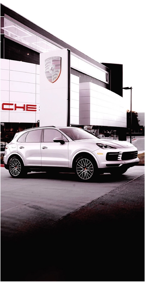 eleganter porsche macan vor modernem ausstellungsgebaeude