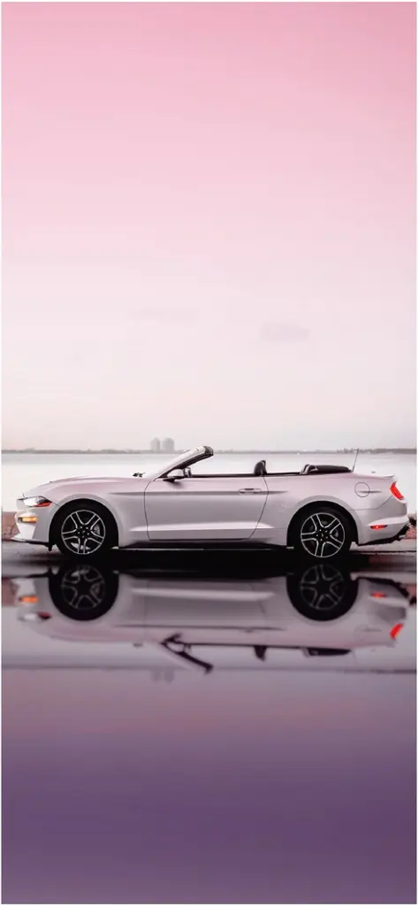 elegantes cabriolet am ufer mit reflexion