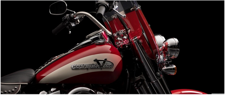 elegantes harley davidson motorrad in rot