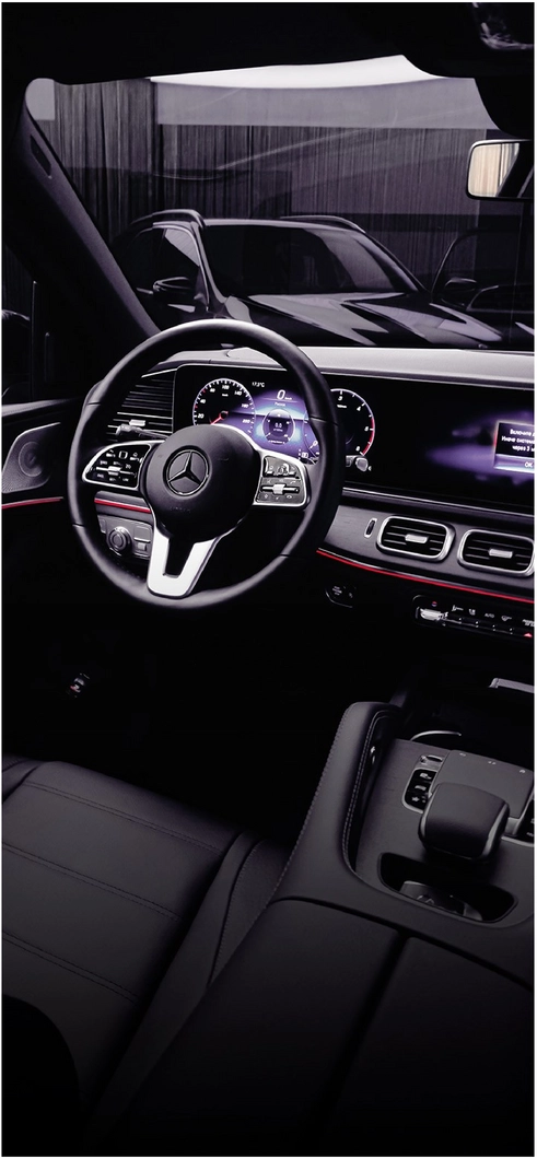 elegantes-mercedes-interieur-in-dunkler-farbgebung
