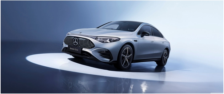 elegantes modernes auto in stimmiger lichtatmosphaere