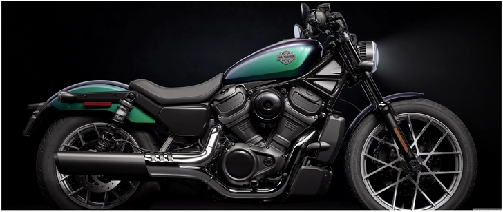 elegantes motorrad in gruen und schwarz