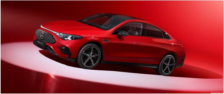 elegantes rotes auto dynamische darstellung