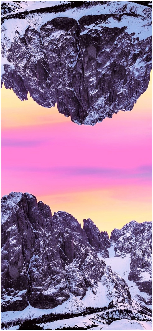 faszinierende-berglandschaft-mit-farbenfrohem-himmel
