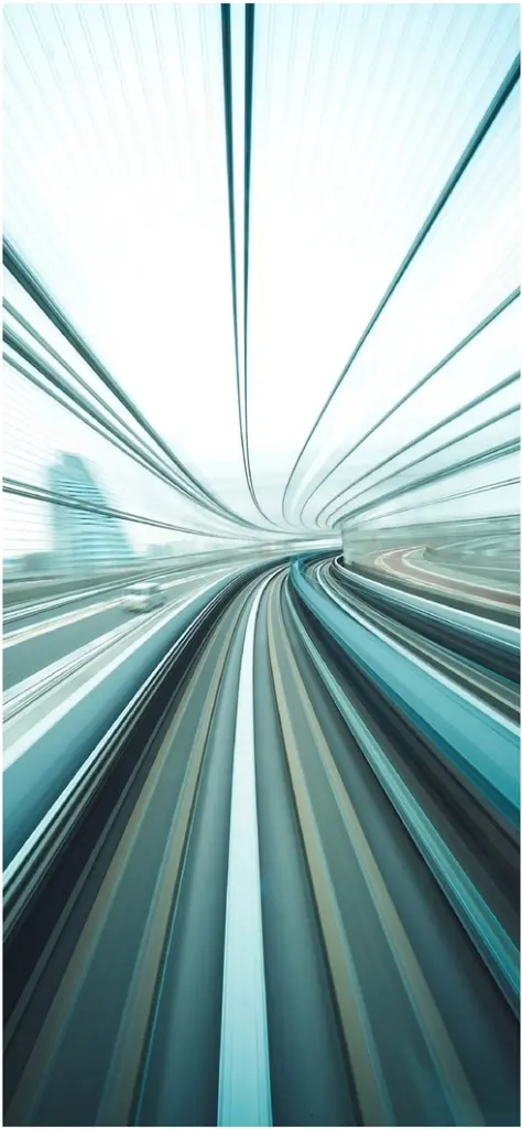 futuristische langzeitbelichtung von strassen in moderner stadt