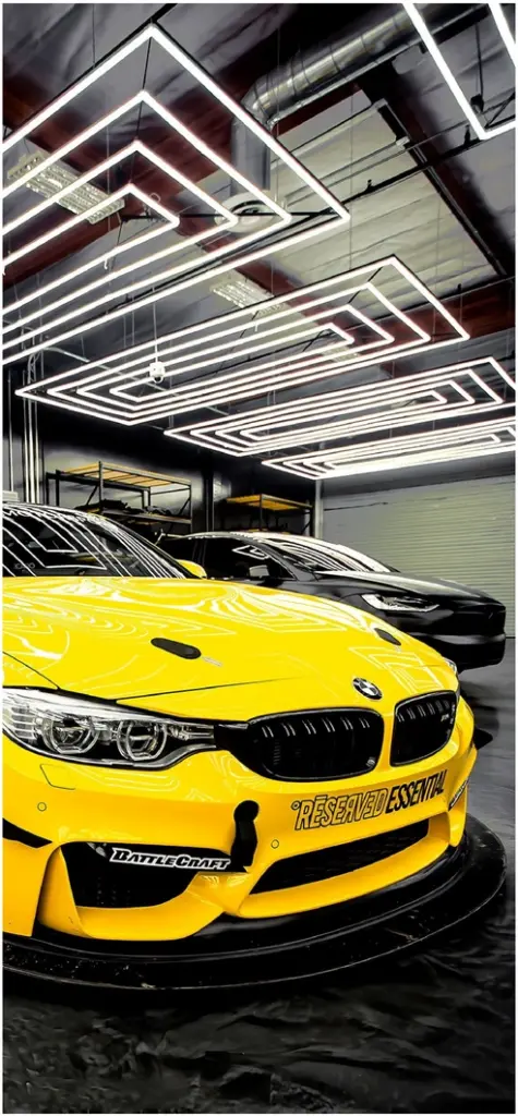 futuristischer gelber bmw in moderner garage
