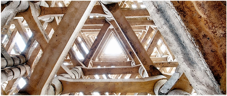 geometrische architektur mit lichtspiel und weite