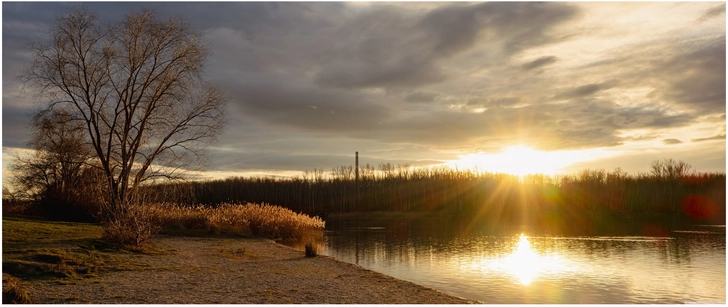 goldene stunde am wasser mit
