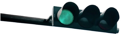 gruenes ampelsignal auf weiss