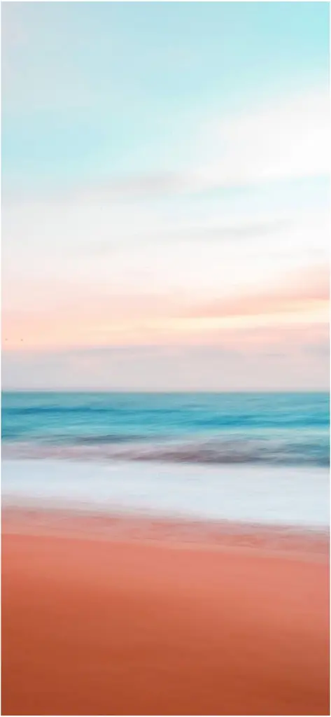 harmonische kuestenlandschaft mit sanften wellen und pastellfarbenem himmel