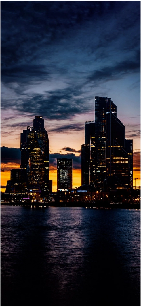 impression-der-modernen-stadtarchitektur-bei-sonnenuntergang