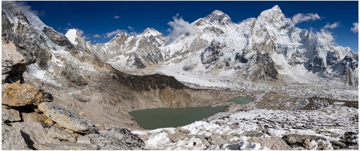 majestatische berglanschaft im himalaya mit everest