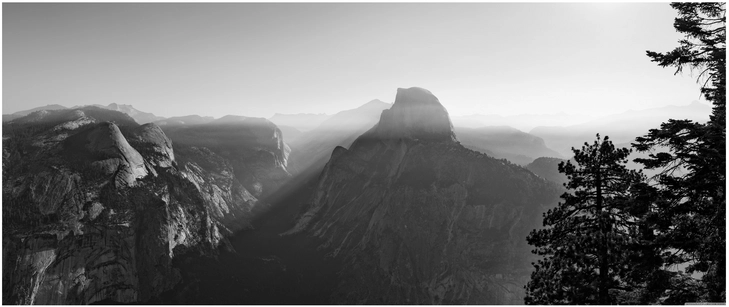 majestetische berge yosemite nationalpark in schwarzweiss