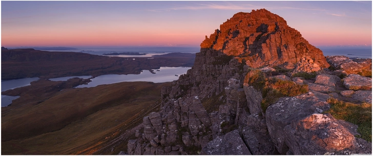 majestetische berglanschaft bei sonnenuntergang in schottland