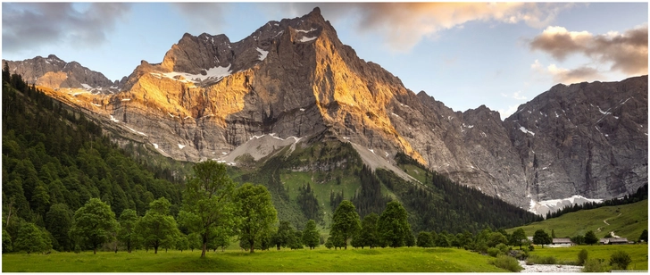 majestetische berglanschaft im abendlicht
