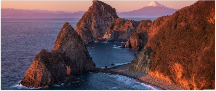 majestetische felsenlandschaft mit mount fuji hintergrund