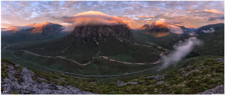 majestetische schottische highlands bei sonnenuntergang