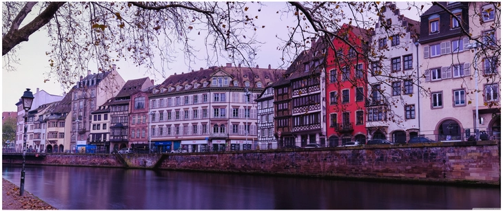 malerische stadtansicht von strassburg mit historischen gebaeuden