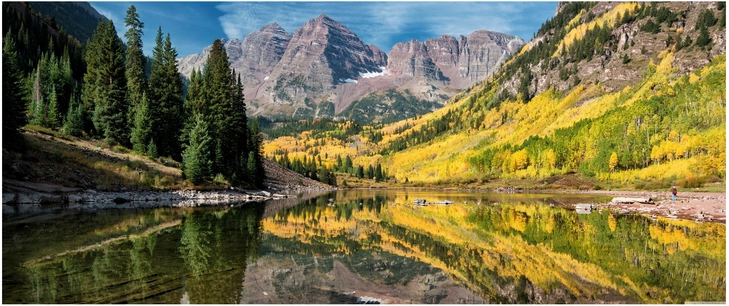 maroon lake mit bunten aspen baeumen im herbst