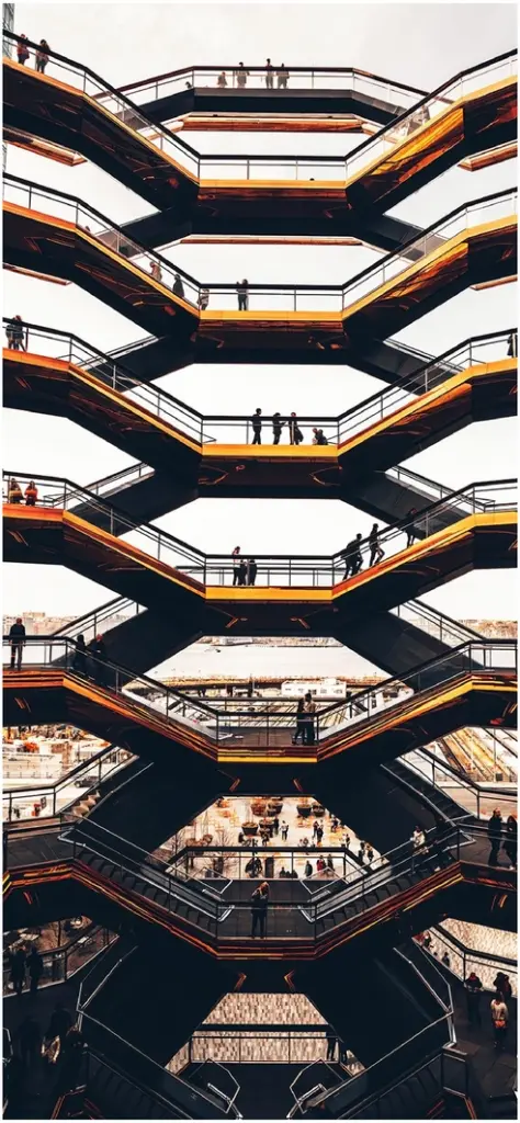 moderne architektur mit dynamischen treppen und menschen