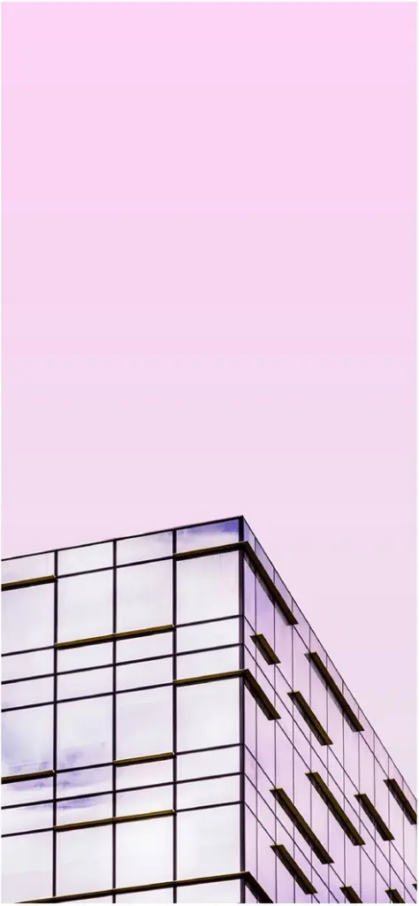 moderne architektur mit glasfenstern unter rosa himmel