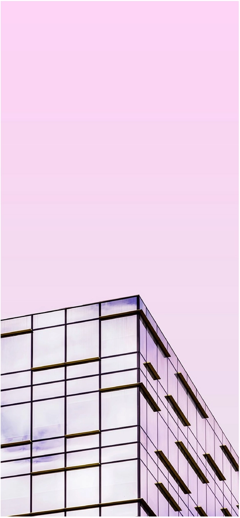 moderne-architektur-mit-glasfenstern-unter-rosa-himmel