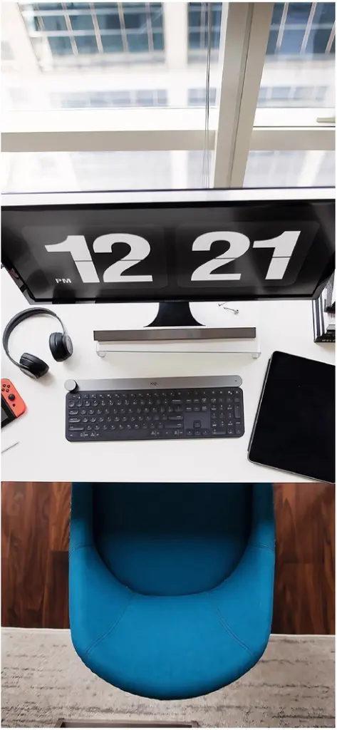 moderner arbeitsplatz mit computer und tablet