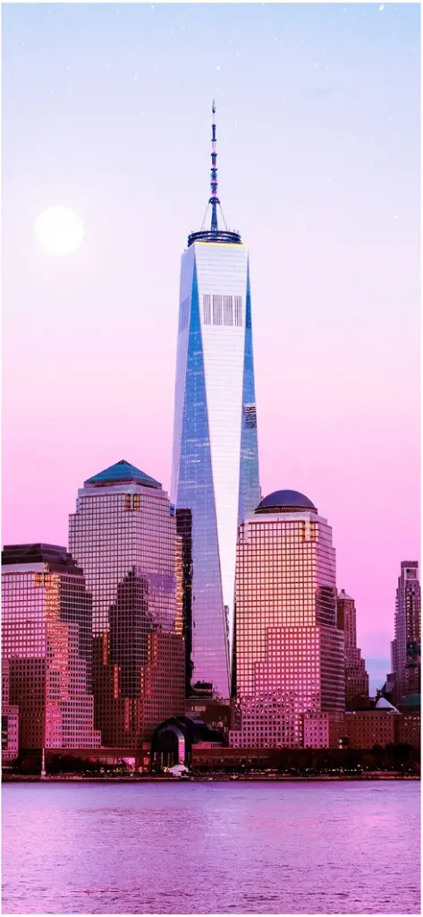 one world trade center bei nacht mit vollmond