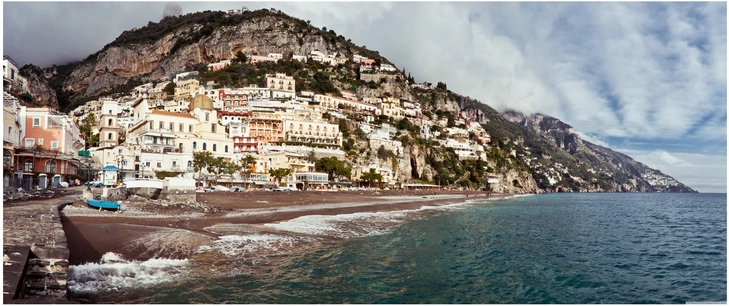 panoramablick auf die kueste von positano in italien