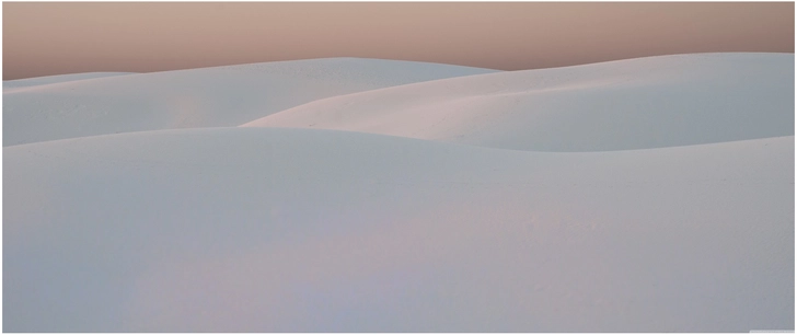sanfte sandduenen im pastellhimmel
