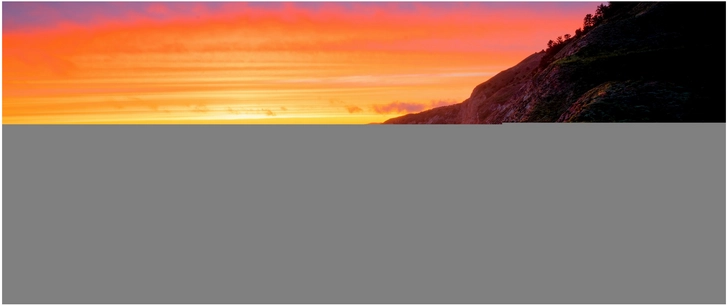 sonnenuntergang ueber kalifornischer kuestenlandschaft