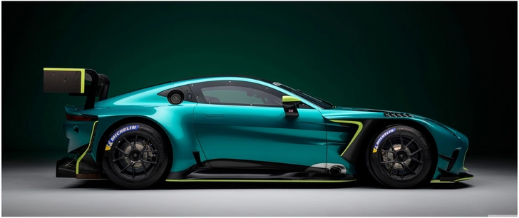 sportlicher rennwagen dynamische seitenansicht