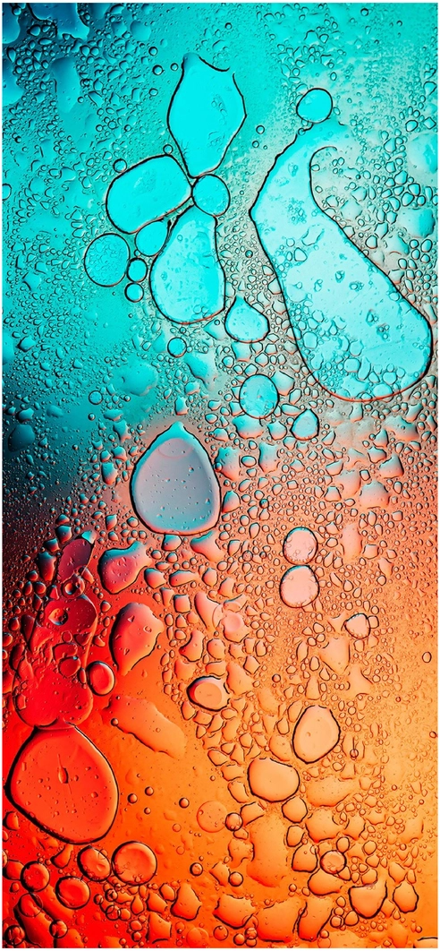 wassertropfen-auf-farbigem-glas-in-kuenstlerischer-darstellung
