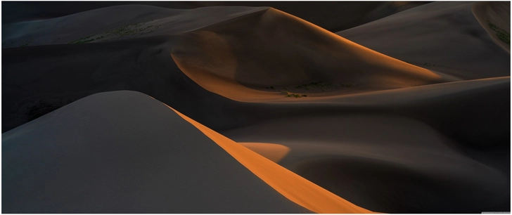 wuestenlandschaft mit sonnenuntergang und sandduenen